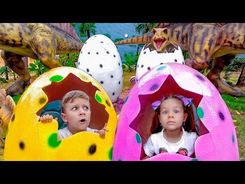 Diana Dan Roma Jalan - Jalan Di Taman Dinosaurus & Museum Ilusi