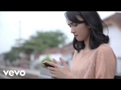 download lagu mp3 mp4 St12 Terbaik Untukmu, download lagu St12 Terbaik Untukmu gratis, unduh video klip Download St12 Terbaik Untukmu Mp3 dan Mp4 Youtube Gratis