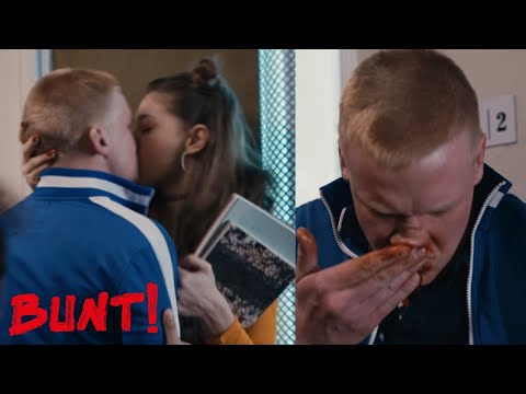 Lola pocałowała Jajo na oczach wszystkich! Ten dostał za to od Grubego w twarz! [Bunt!]