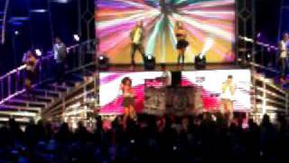 Backstreet Boys Singing "She's A Dream"