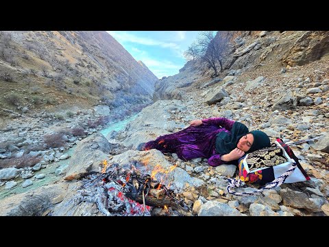 Alone in the Zagros ⛰️💪 | Nomadic Woman Crossing Dangerous Paths to Catch Fish 🎣🔥