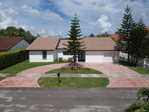 220 SW 134 Ave Miami, FL 33184