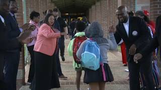 Community, school mascot welcome back students in Cumberland County