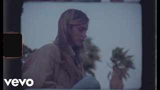 Musik-Video-Miniaturansicht zu Alone In The Rain Songtext von Amilli