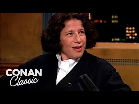 弗蘭-萊博維茨談她對科技的蔑視 - "深夜與柯南-奧布萊恩"。 (Fran Lebowitz On Her Contempt For Technology - "Late Night With Conan O'Brien")