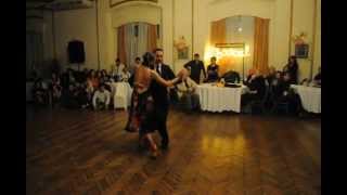 Diego Escobar y Angelina Staudinger - Bailan milonga "Con Flauta y Guitarra" en La Sooocial