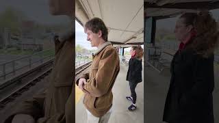 Download the video "Patco terminal train speed line"