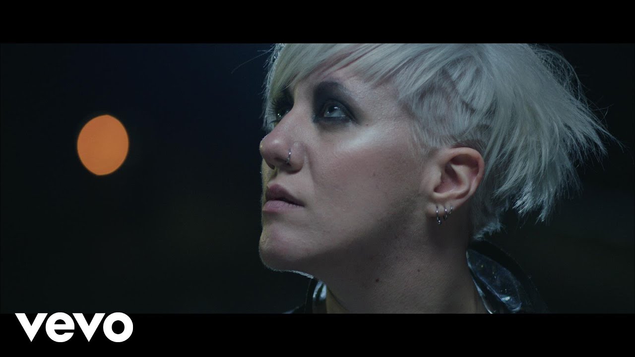 Nina Kraljić — Lighthouse