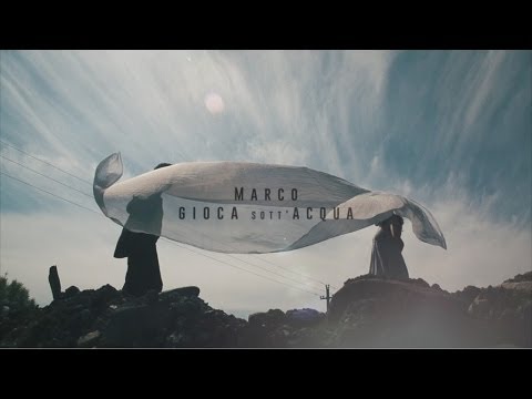 Video thumbnail for Marco gioca sott’acqua