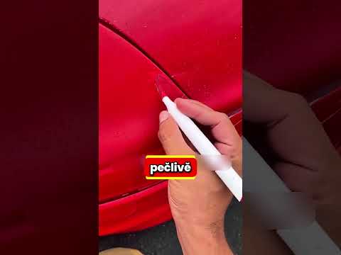 Škrábanec na autě spravil červenou fixou! 😱