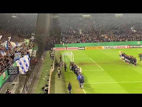 Schalke Hertha 3-2 DFB Pokal Nordkurve feiert Mannschaft mit Der FC Schalke wird Deutscher Meister
