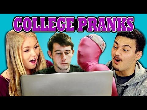 TEENSは大学のプランクに反応する (TEENS REACT TO COLLEGE PRANKS)