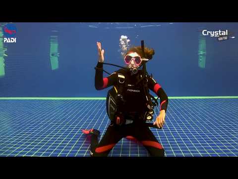 How to Recover a Regulator from Behind the Shoulder (Scuba Diving Skills) 🤿 PADI IDC Skills Dive