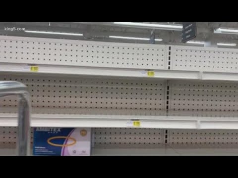 コロナウイルスの懸念のためにキング郡の棚からマスク、手の消毒剤が飛んでいる (Masks, hand sanitizer flying off the shelves in King County due to coronavirus concerns)