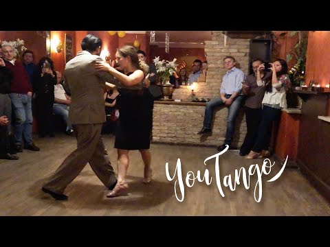  Gustavo Gómez  and  Gabi Gómez  are  dancing  to  the  tango  "  Café Domínguez  "  by  Tango Bardo  in  2020