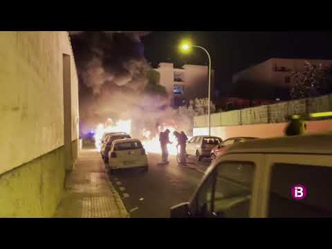 Imatges de l'incendi a un carrer de Palma