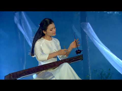 Thể hiện bởi Phạm Phương Thảo