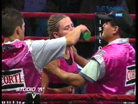 Daniela Bermúdez ganó por KO técnico. Pierde la peruana Linda Lecca.