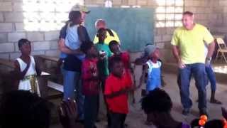 preview picture of video 'Singing with children in Bigarade, Haiti'