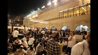 "ושא נס לקבץ גלויותנו... וגאלנו גאולה שלימה"... שידור ישיר מהכותל ליל תשעה באב תשפ"ג