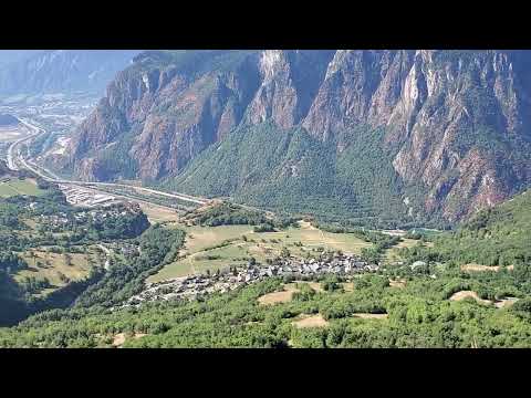 LA VALLEE DE LA MAURIENNE vue depuis la route de Montpascal
