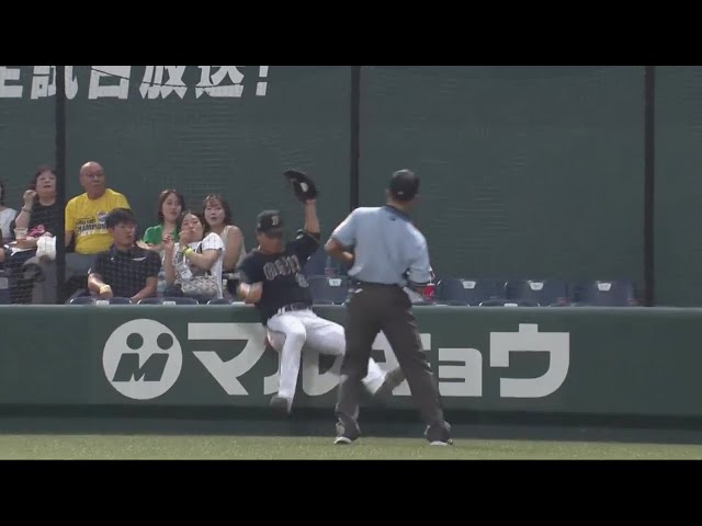 【ファーム】バファローズ・山中尭之 フェンスにぶつかりながらもナイスキャッチ!!   2023年7月21日 福岡ソフトバンクホークス 対 オリックス・バファローズ