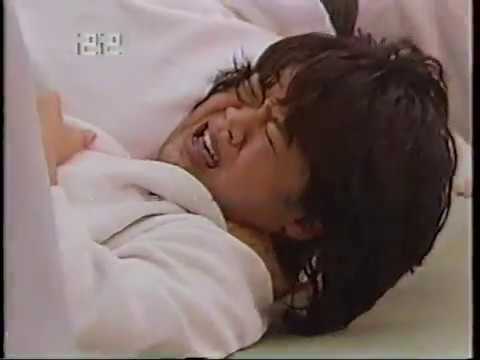 女子柔道　押さえ込みと絞めで一本