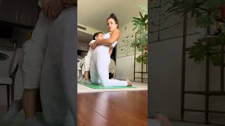 Breastfeeding yoga mama and toddler 💪🏼❤️