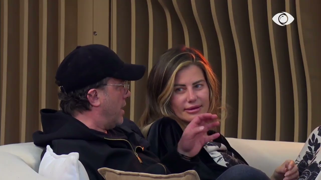 Pas debateve, Laerti puth Valbonën në faqe