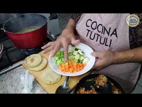 Gorditas o sopes  de chorizo con papas , y sopa caldosa de pollo .| 🐔🥔🥕😋