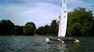 preview picture of video 'RC Sailboat Robbe trimaran in Wemmel'