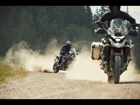 Nova Triumph Tiger 1200 tem 158 cv, radar Bosch e altura automatizada