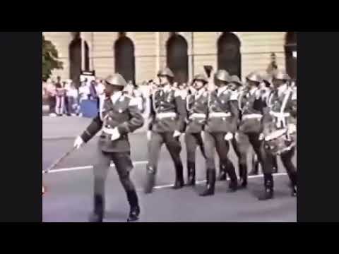 Revue Marsch mit preußischer Locke // NVA East German Army