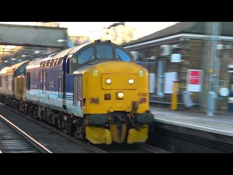 "Concrete Bob" - BR Class 37 Diesel at Marks Tey | BR 37425 and 37401