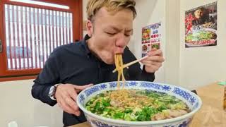 The big eater conquering massive  ramen bowls, delicious japan ramen
