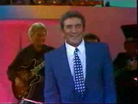 Gilbert Bécaud à « Champs-Elysée » en 1987 chantant Désirée