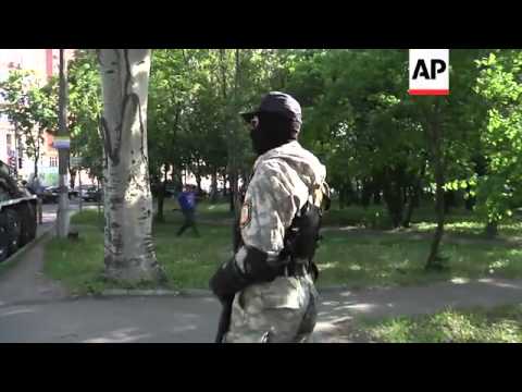 Pro-Russian separatists patrol Donetsk streets with armoured personnel carriers