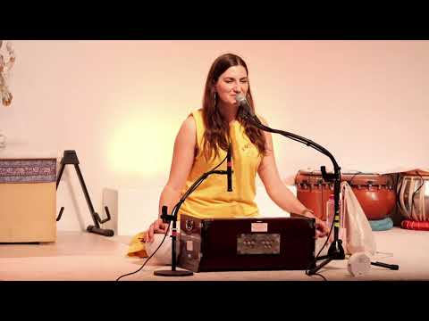 Satsang - Kirtan, Mantra und Arati mit Anandadevi - Yoga Vidya Ashram Live, 21.04.2022, 20:00 Uhr