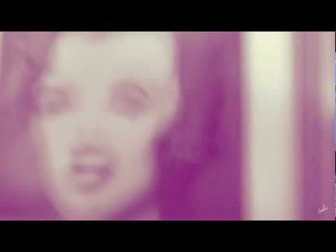 The Dandy Warhols - Holding Me Up