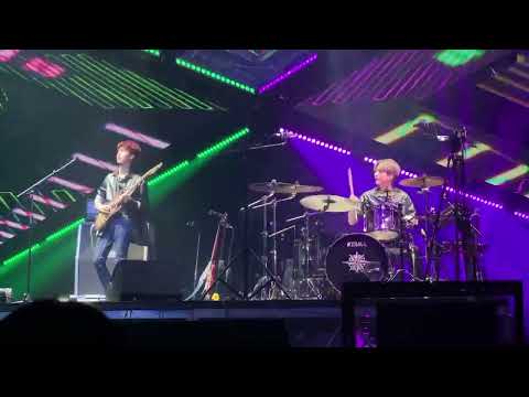 221218 Overture duo performance Gunil x Junhan cover phantom razor