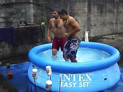 Saltos ornamentais  piscina intex 2500 litros