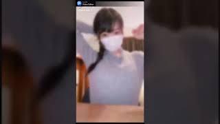 《エロTikTok》『巨乳』テーブルに乗っかる
