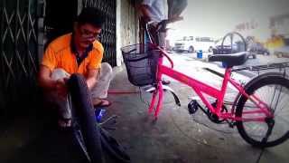 preview picture of video 'Bicycle tire tube change at Gelang Patah Bike Shop'