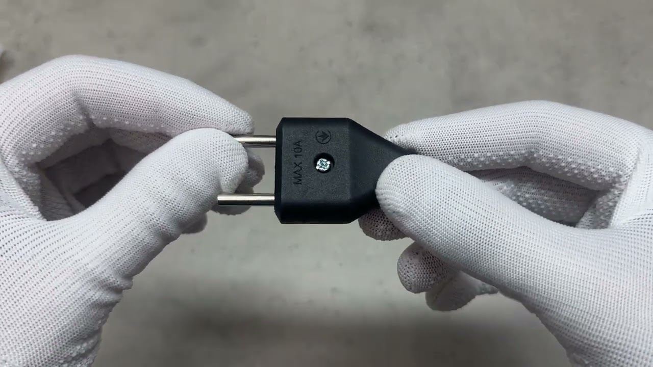 Вилка штепсельна плоска без заземлення NX1107 NEOMAX чорна