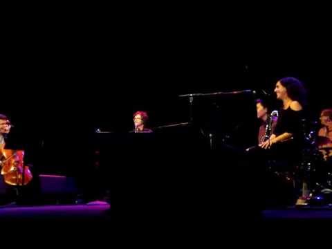 Ben Folds honoring a giant בן פולדס עושה כבוד לחבר