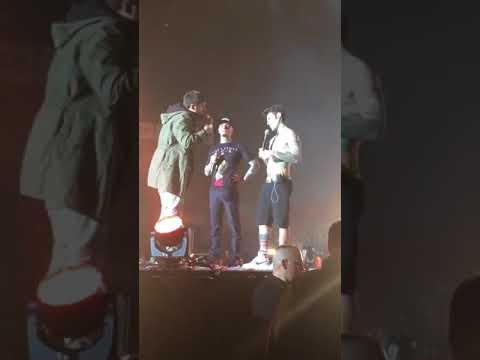 Rissa sul palco ad un concerto di J-AX e Fedez