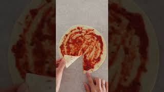 Receta de pizza wrap de La Gloria Vegana