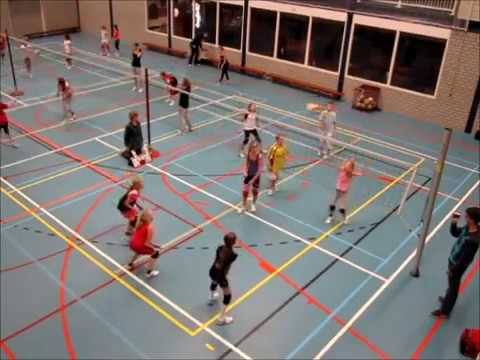 Instructiefilmpje schoolvolleybal groep 7 - niveau 4