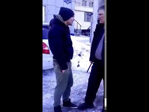 Один с пистолем другой с монтировкой