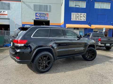 2019 Jeep Grand Cherokee Lift Kit Install – Rough Country 2.5" | AutoTire World Miami